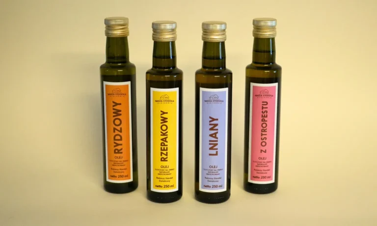 Zestaw olejów tłoczonych na zimno Nasza Stodoła: rydzowy, rzepakowy, lniany i z ostropestu w butelkach 250ml